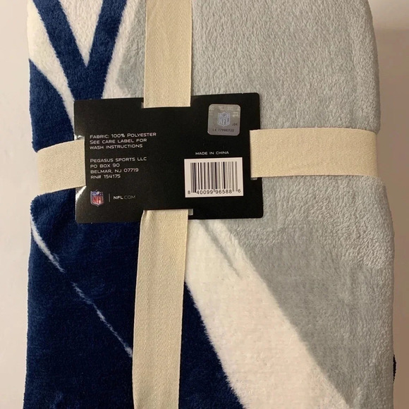 Dallas Cowboys NFL Throw Blanket and Pillows Team Name, Logo - Picture 7 of 8